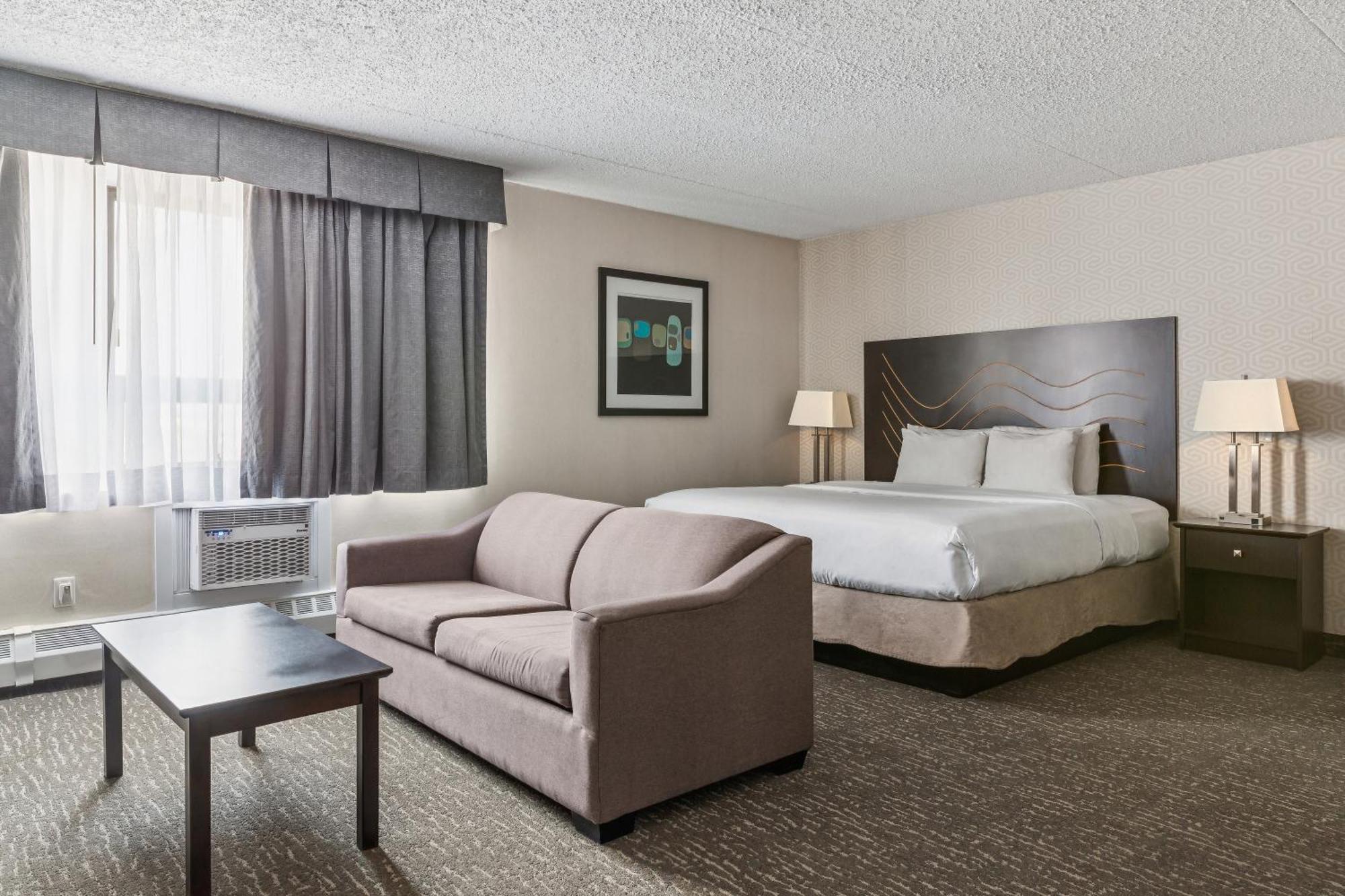 Deluxe Suite, 1 King Bed - Non-Smoking/Not Pet-Friendly